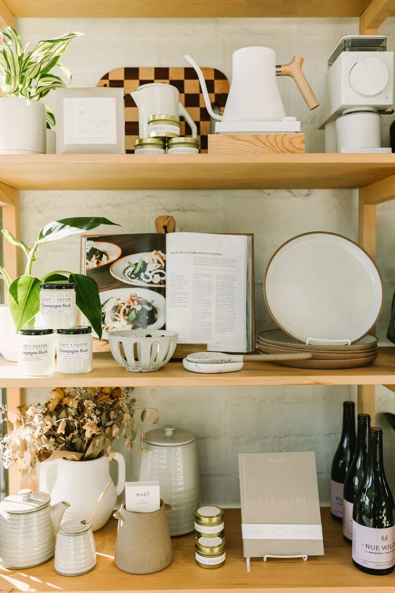 KITCHEN & BAR