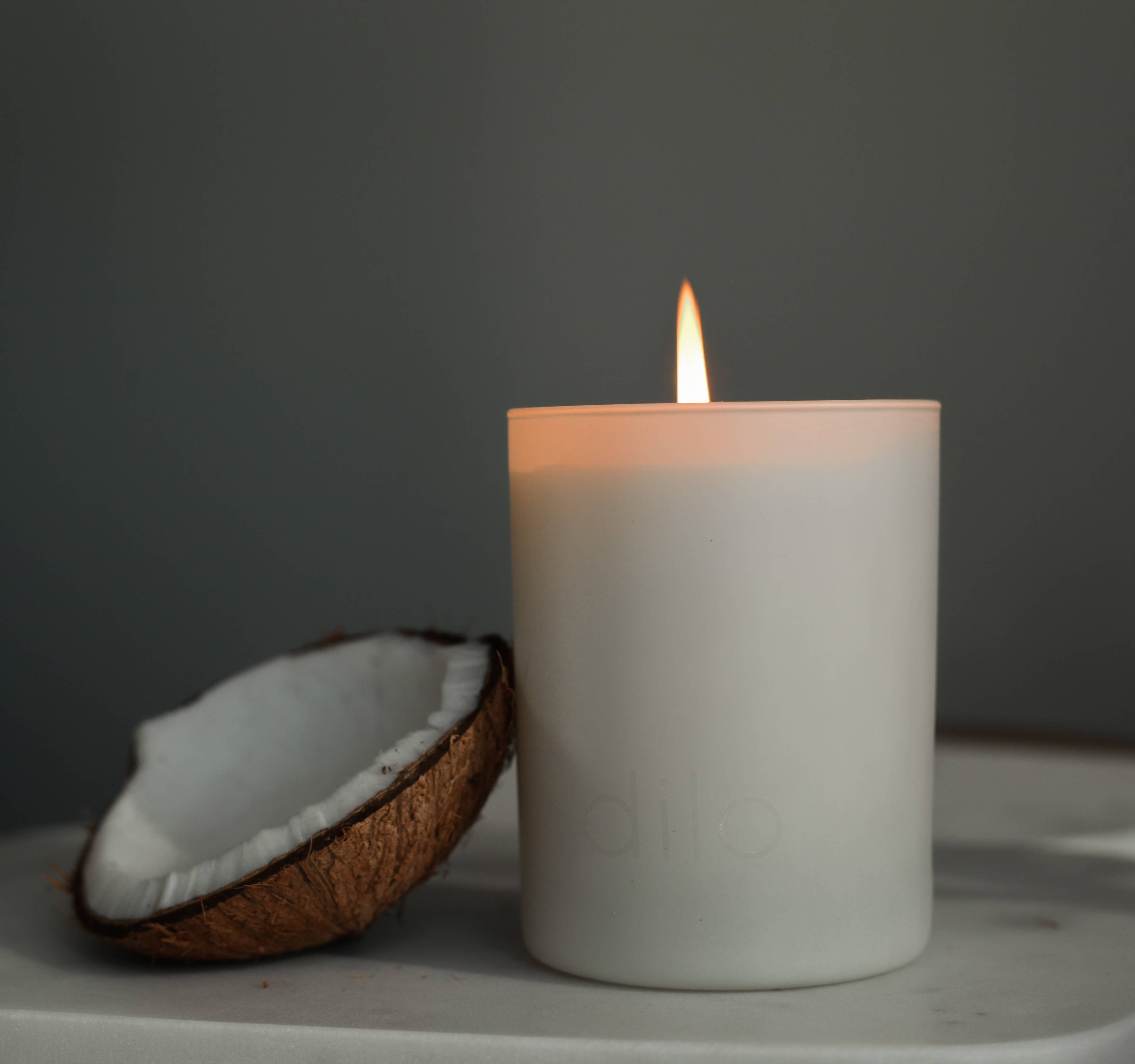 Dilo Shades Collection Candle – Coconut + Vetiver