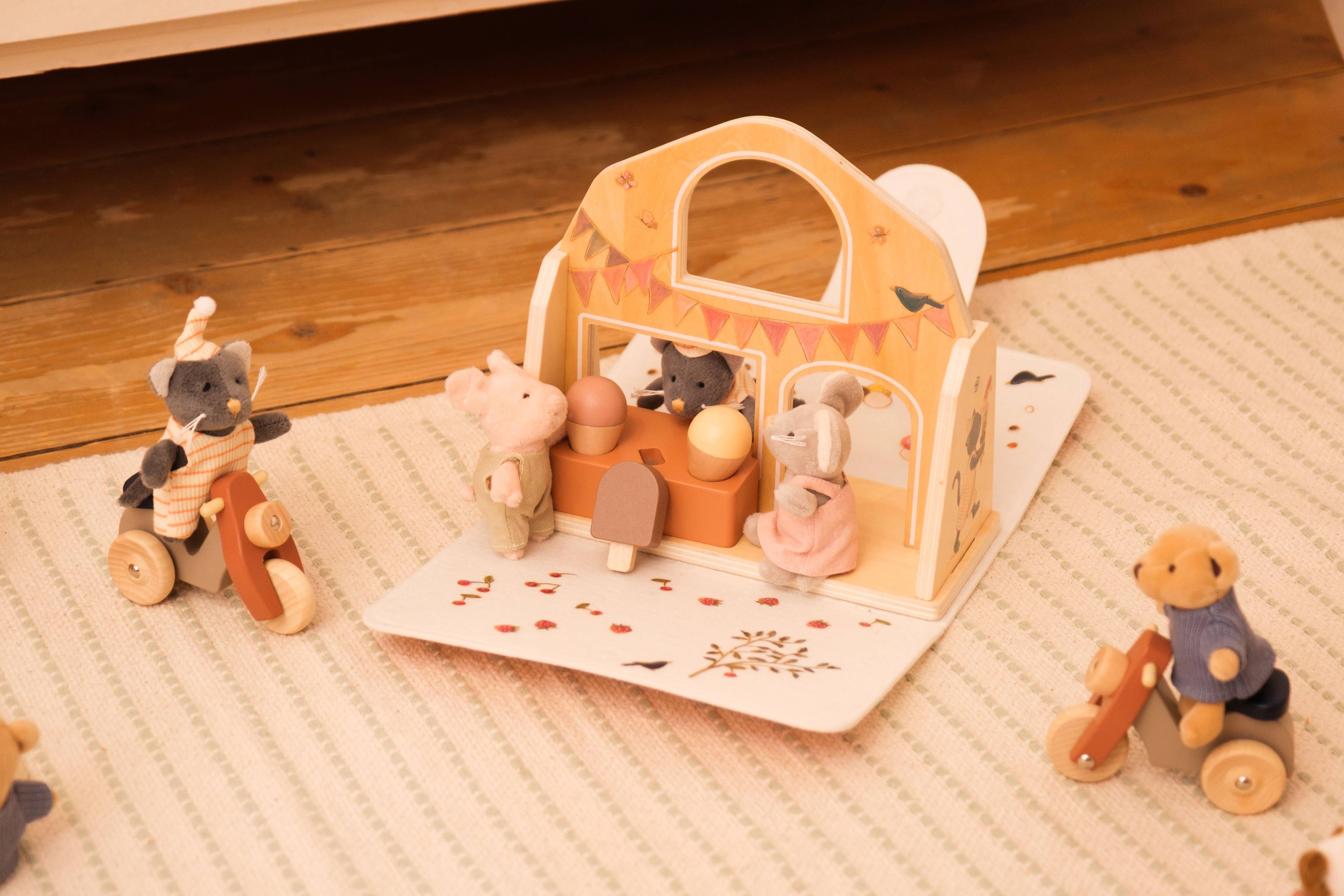 Mini Friends Ice Cream Shop Playset