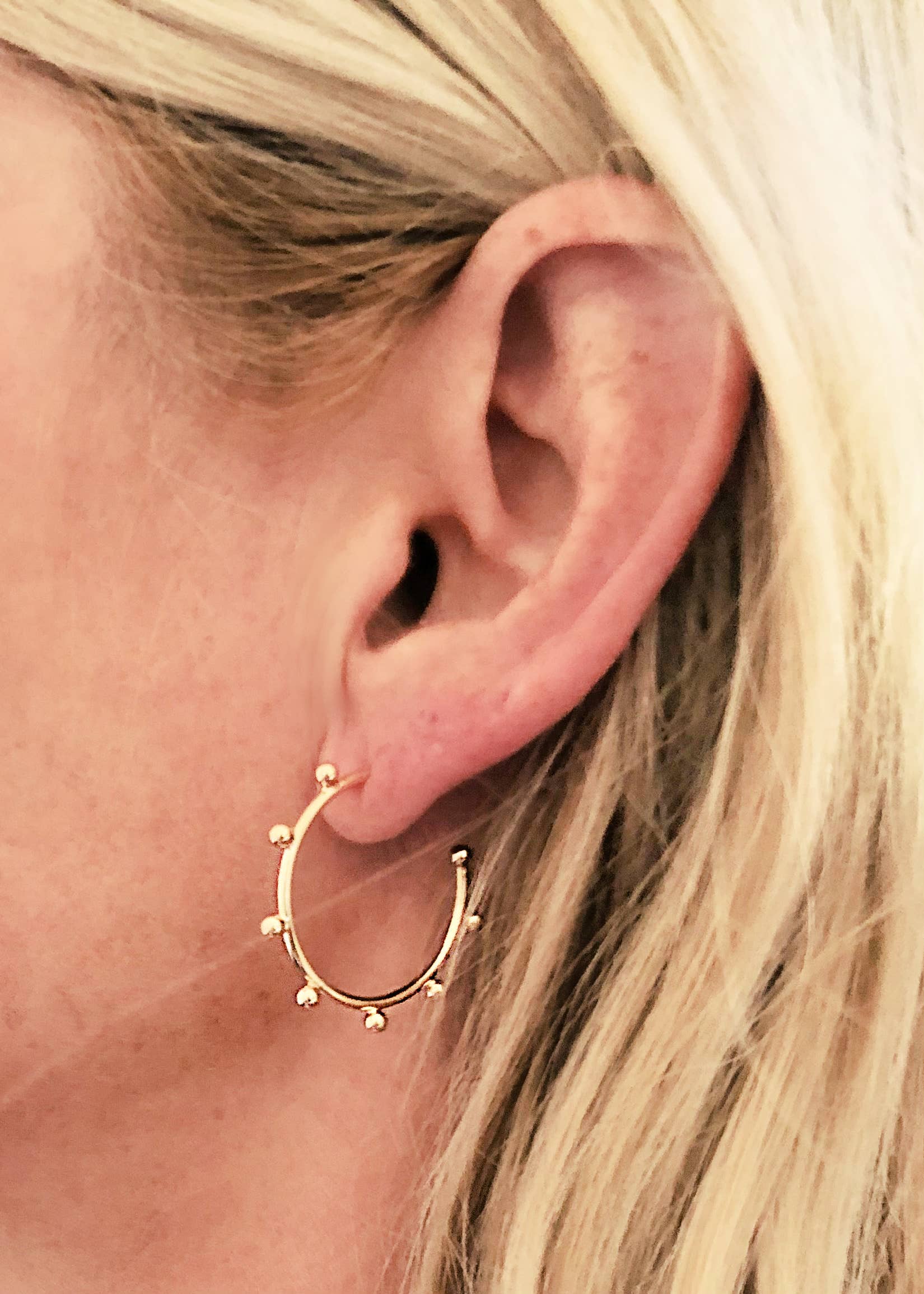 Anisa Hoop Earrings: 1"