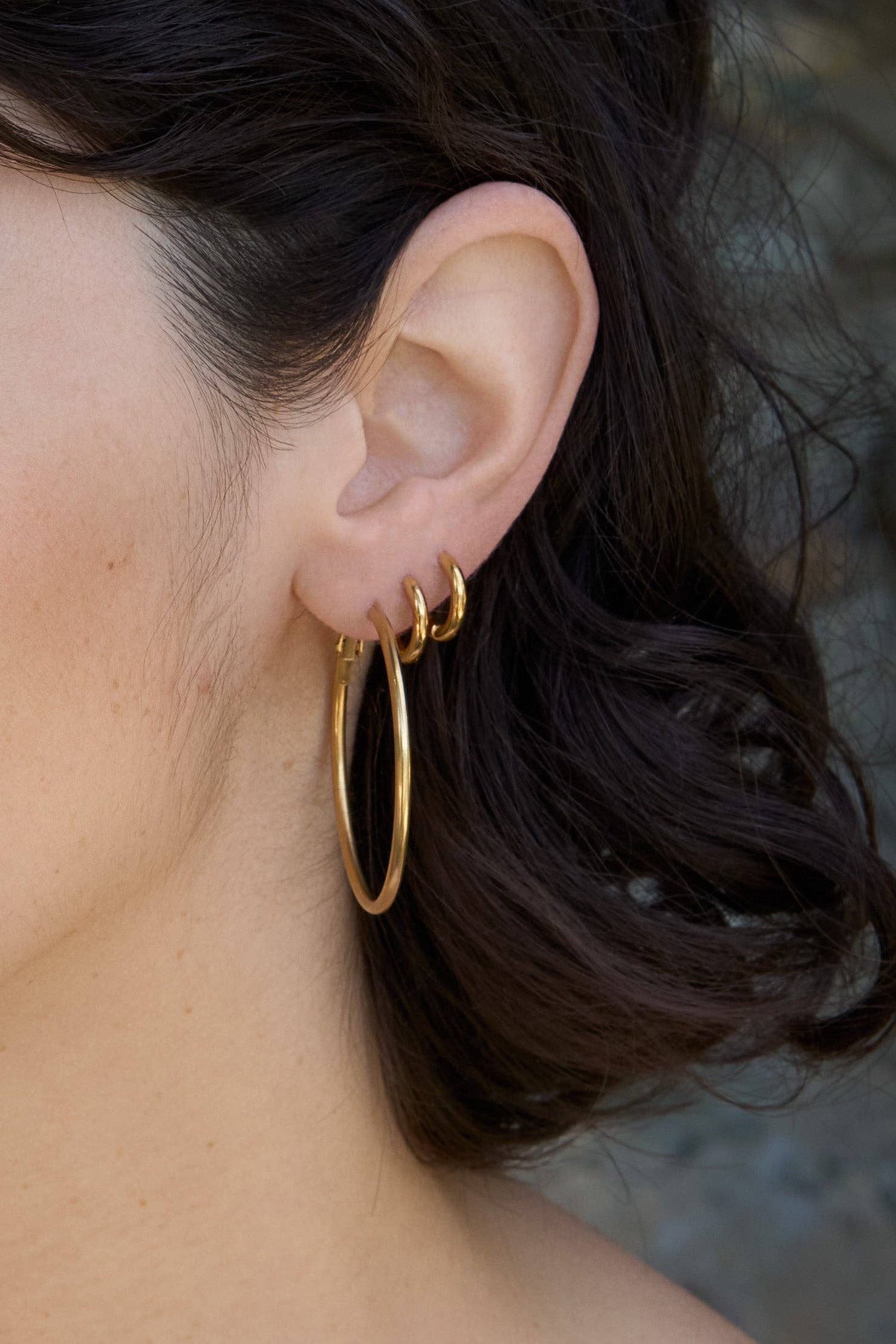 Anjelica Hoops in Silver