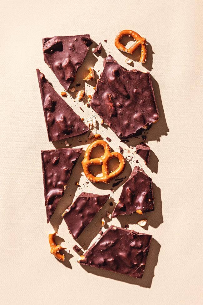 Compartés California Love Dark Chocolate Salted Pretzel Bar