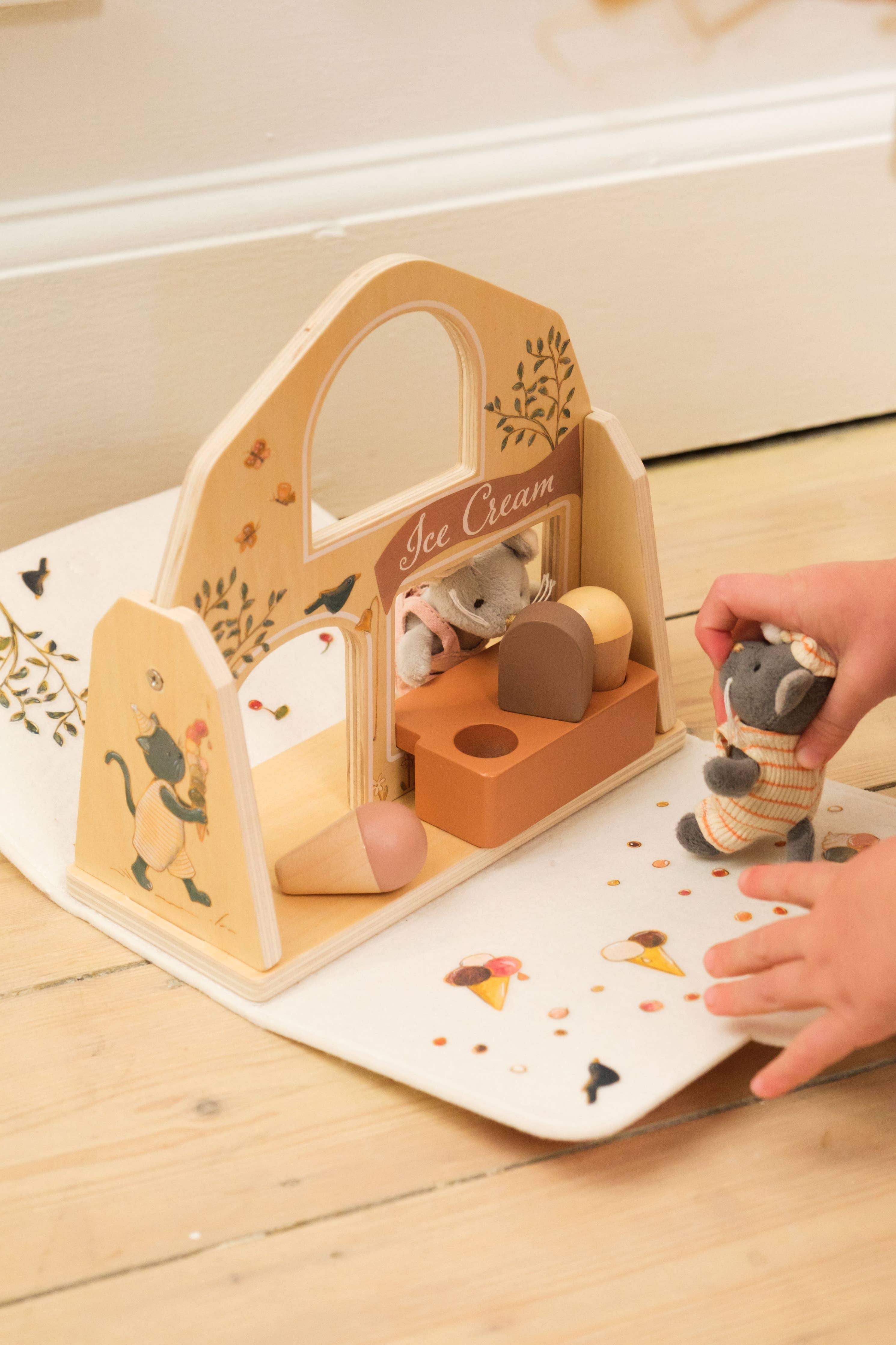 Mini Friends Ice Cream Shop Playset